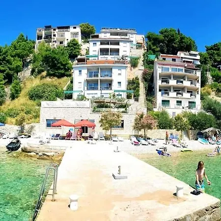Nostro * Omiš